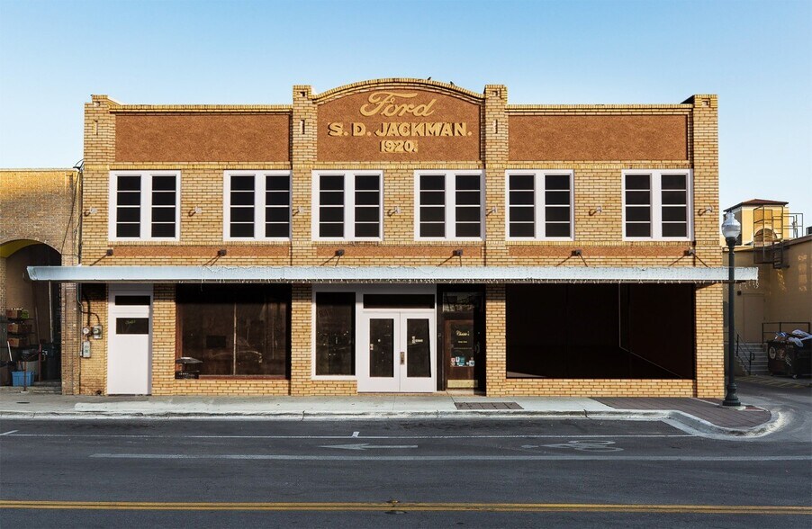 211-215 E Hutchison St, San Marcos, TX à louer - Photo de l’immeuble – Image 2 sur 26