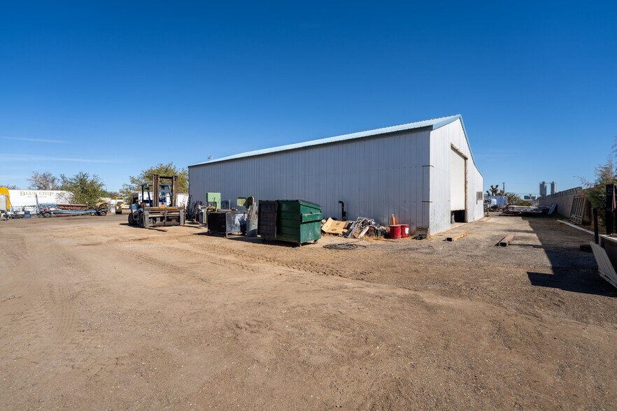 42622 3rd St E, Lancaster, CA à vendre - Photo de l’immeuble – Image 3 sur 18