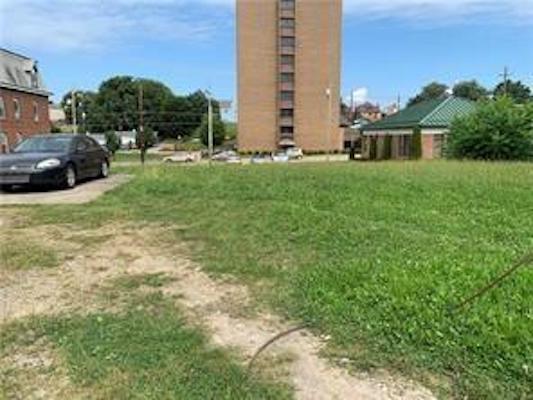 125 Peach St, Connellsville, PA à vendre - Photo de l’immeuble – Image 2 sur 4