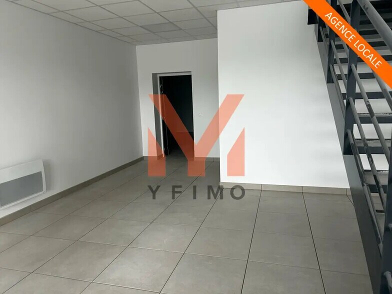 Local d'activités dans Buchelay à vendre - Photo de l’immeuble – Image 2 sur 5