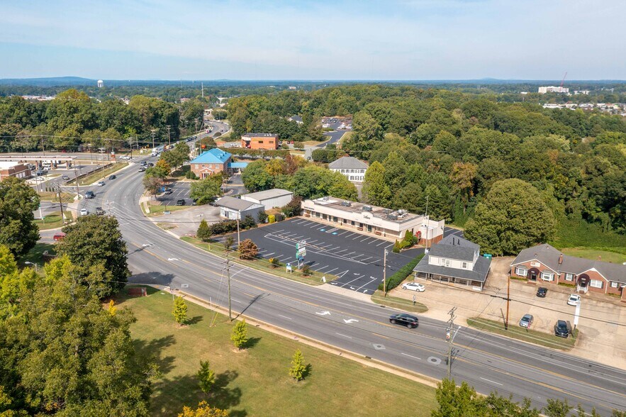 916 S New Hope Rd, Gastonia, NC à louer - Photo de l’immeuble – Image 2 sur 3