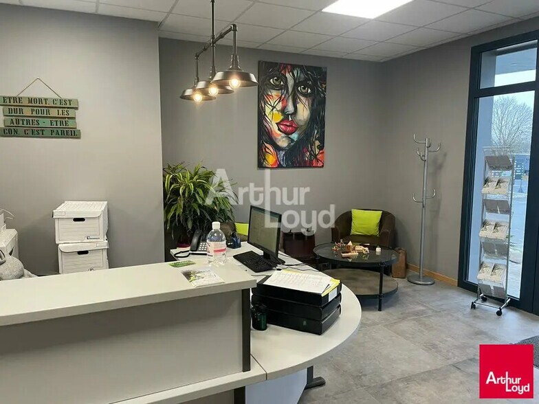 Local d’activités dans Blois à louer - Hall d’entrée – Image 2 sur 5