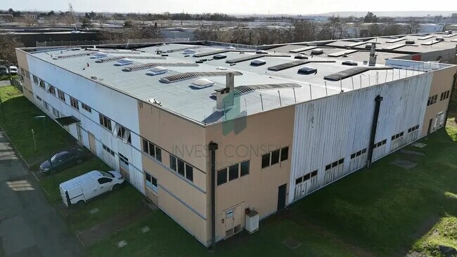 Plus de détails pour Local d'activités à louer