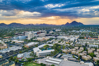 2111 E Highland Ave, Phoenix, AZ - VUE AÉRIENNE  vue de carte