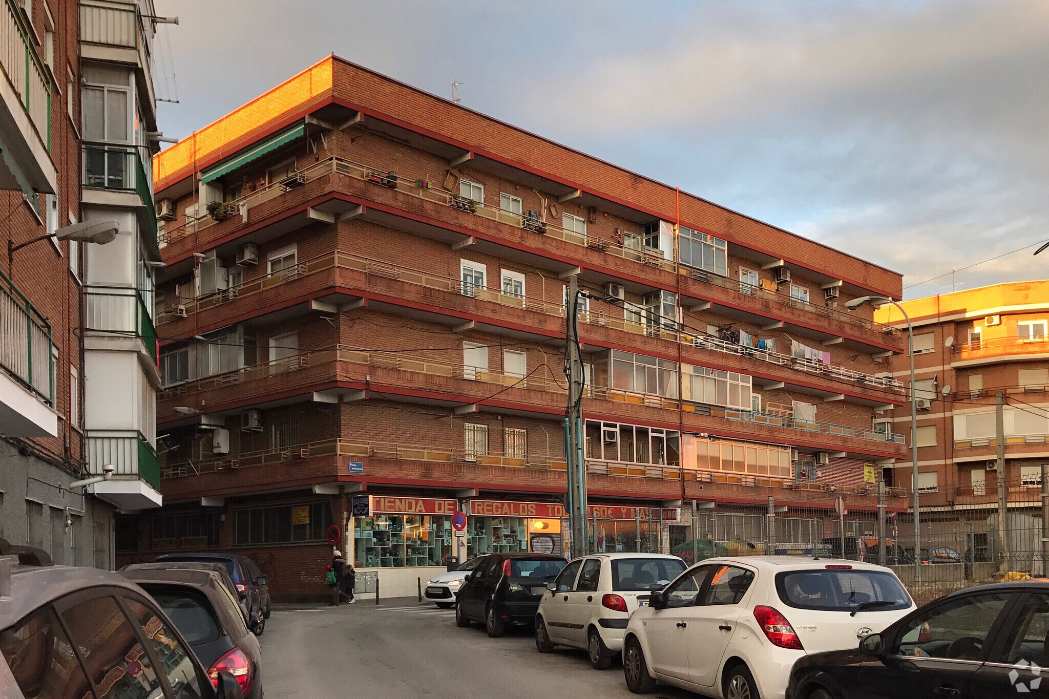 Local commercial dans Fuenlabrada, Madrid à louer Photo principale– Image 1 sur 3