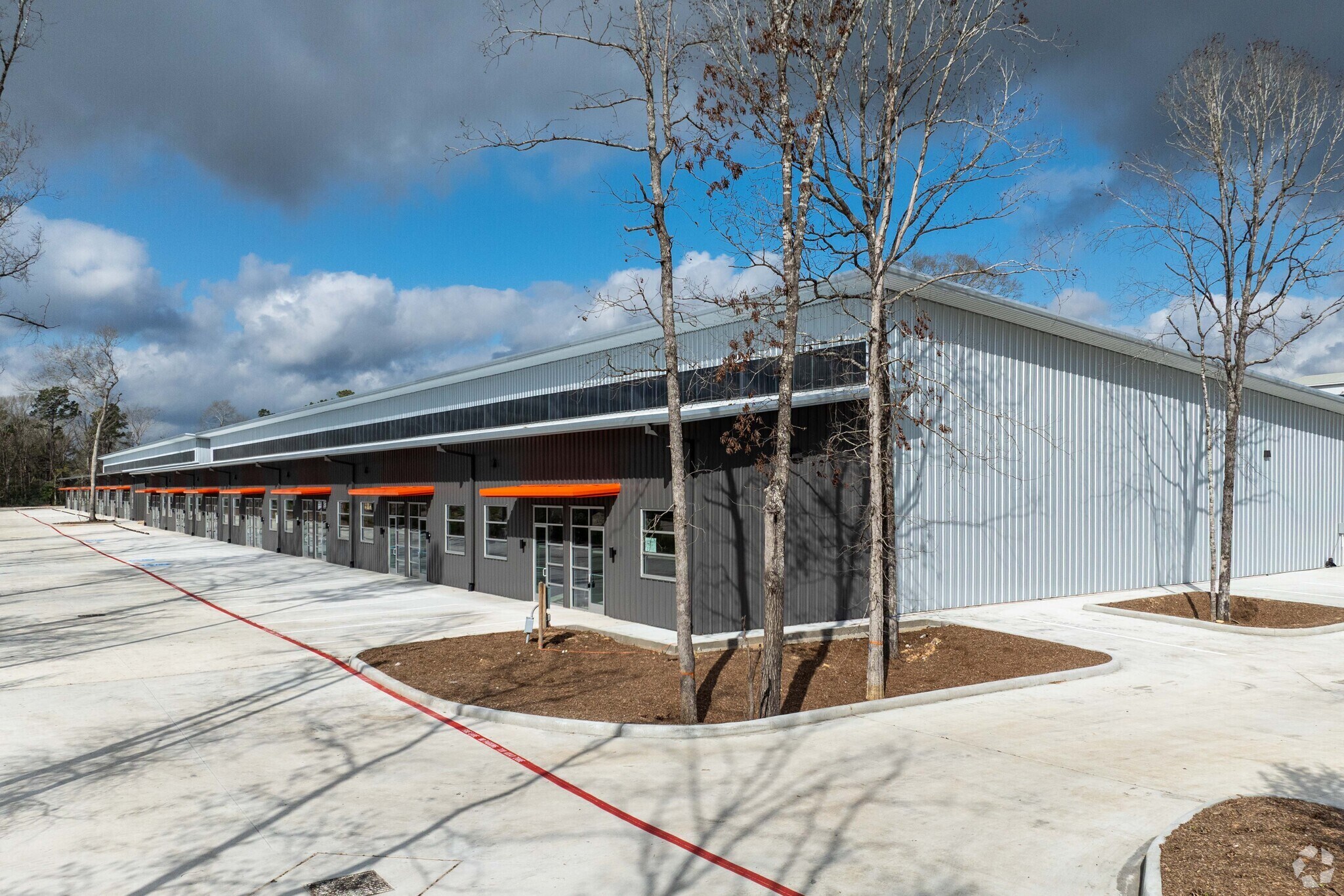 3501 Pollok Dr, Conroe, TX à louer Photo de l’immeuble– Image 1 sur 15