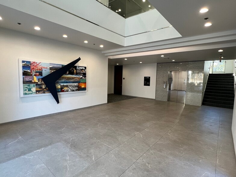 3950 Paramount Blvd, Lakewood, CA à louer - Photo intérieure – Image 2 sur 14