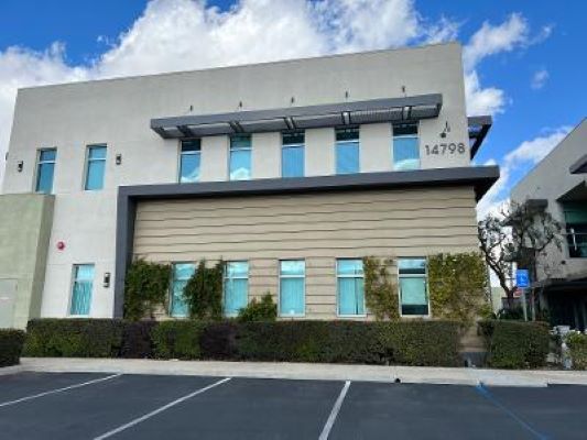 14798 Pipeline Ave, Chino Hills, CA à louer Photo de l’immeuble– Image 1 sur 13