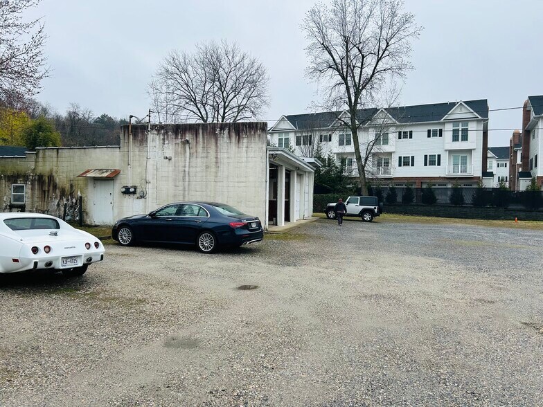 23 Skillman St, Roslyn, NY à louer - Photo de l’immeuble – Image 2 sur 10