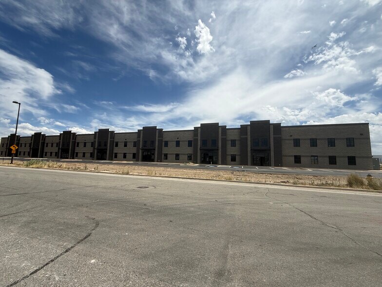 160 Apollo rd, Salt Lake City, UT à louer - Photo de l’immeuble – Image 3 sur 10