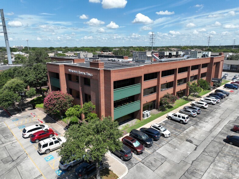 2455 NE Loop 410, San Antonio, TX à louer - Photo de l’immeuble – Image 2 sur 8