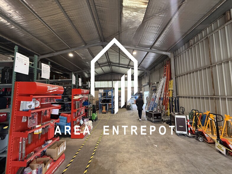 17 Rue D'Athenes, Vitrolles à louer - Photo de l’immeuble – Image 3 sur 3