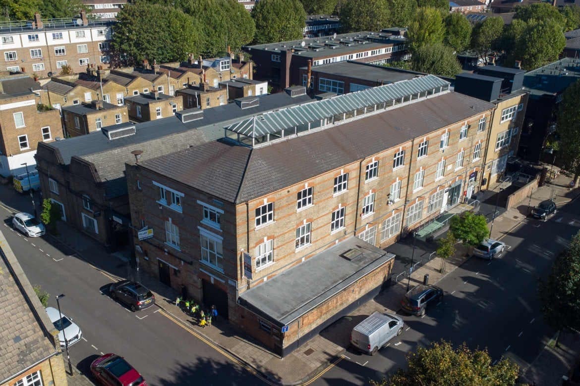 9-15 Elthorne Rd, Londres à louer Photo de l’immeuble– Image 1 sur 6