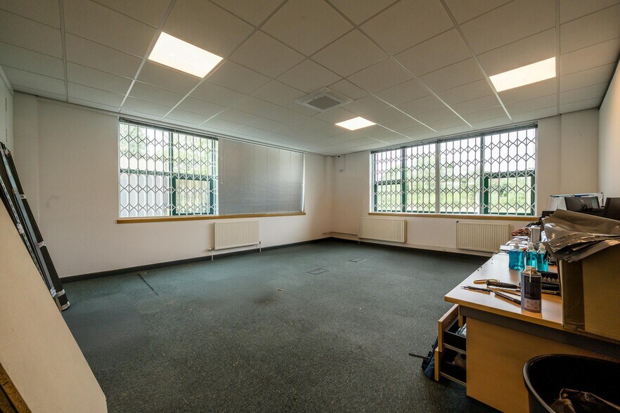 750-790 Mandarin Ct, Warrington à louer - Photo de l’immeuble – Image 2 sur 8