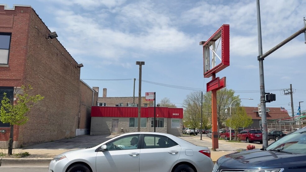 2622 N Cicero Ave, Chicago, IL à vendre - Vidéo sur l’annonce professionnelle – Image 2 sur 7