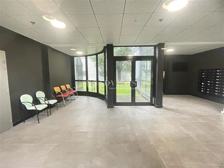 Bureau dans Tremblay-en-France à louer - Photo de l’immeuble – Image 3 sur 9