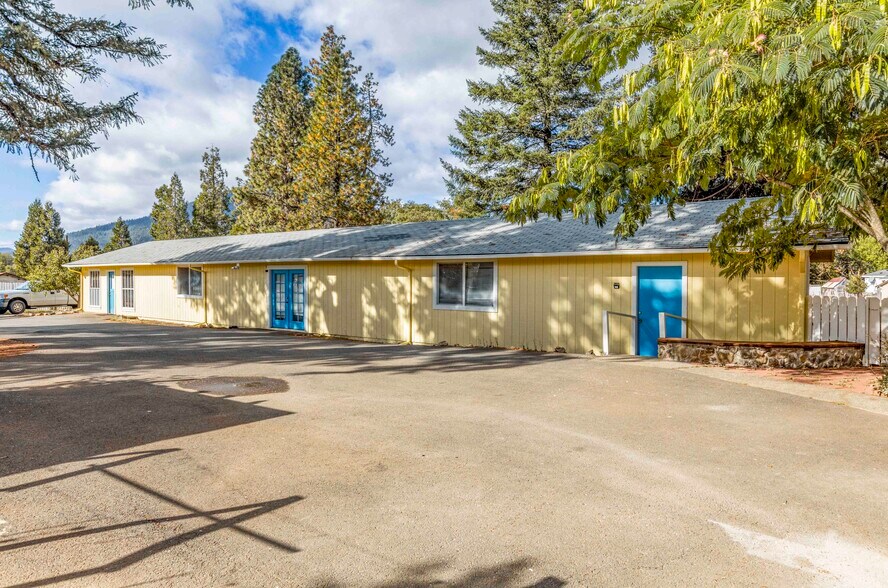 18248 Redwood Hwy, Selma, OR à vendre - Photo de l’immeuble – Image 3 sur 44