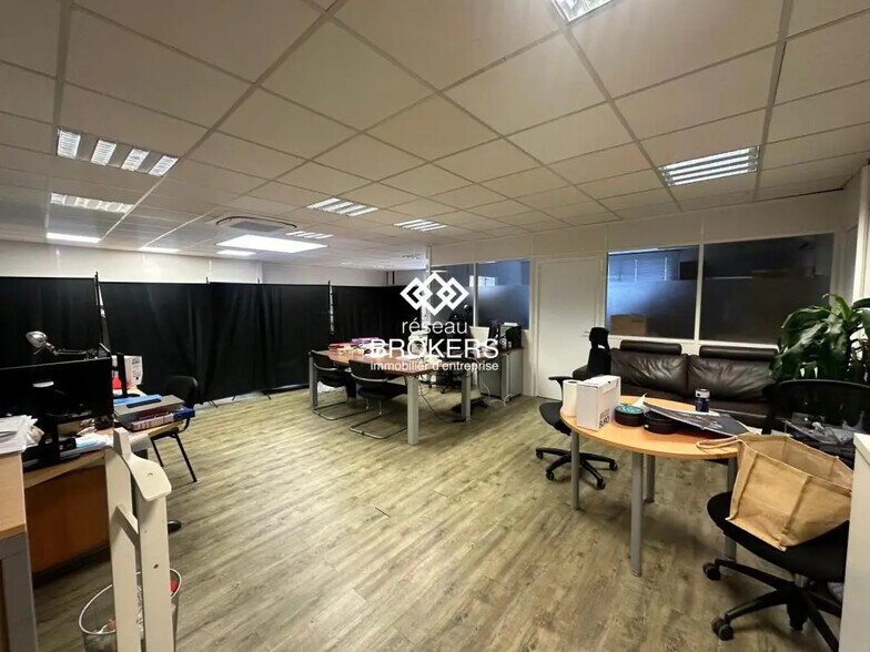 Bureau dans Gonesse à louer - Photo de l’immeuble – Image 1 sur 1