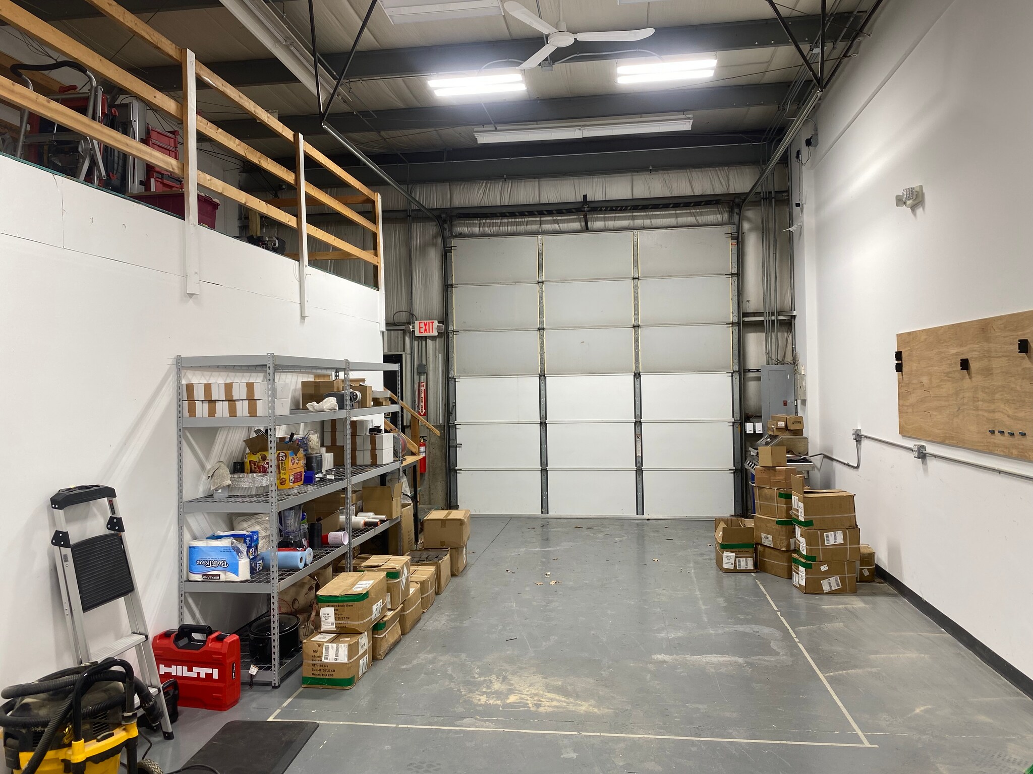 28144 W Industrial Ave, Lake Barrington, IL à louer Photo de l’immeuble– Image 1 sur 6