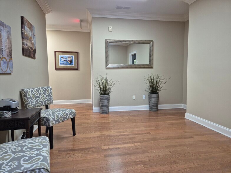 5400 Laurel Springs Pky, Suwanee, GA à louer - Photo de l’immeuble – Image 2 sur 8