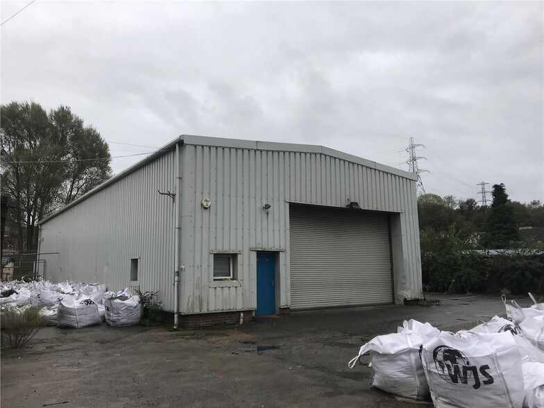 Units 10-12 Regent St, Neath à louer - Photo de l’immeuble – Image 2 sur 4