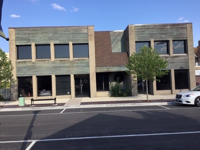 209 N Hale St, Wheaton, IL à vendre - Photo de l’immeuble – Image 1 sur 9