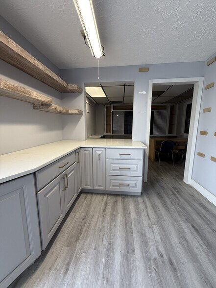 1592 SE Village Green Dr, Port Saint Lucie, FL à louer - Photo de l’immeuble – Image 2 sur 7