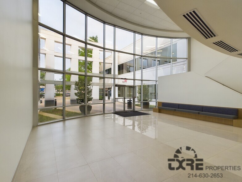 1701 E Lamar Blvd, Arlington, TX à louer - Photo intérieure – Image 3 sur 13