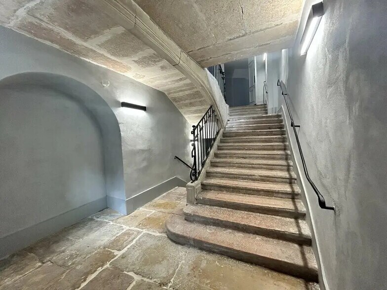 Bureau dans Chalon-sur-Saône à louer - Photo de l’immeuble – Image 3 sur 3