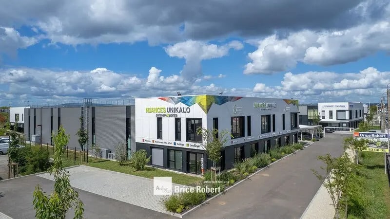 Local d’activités dans Vaulx-en-Velin à louer - Photo de l’immeuble – Image 2 sur 10