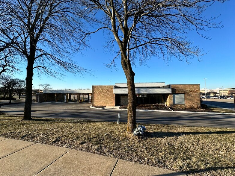 5510 W Saginaw Hwy, Lansing, MI à vendre - Photo de l’immeuble – Image 2 sur 10
