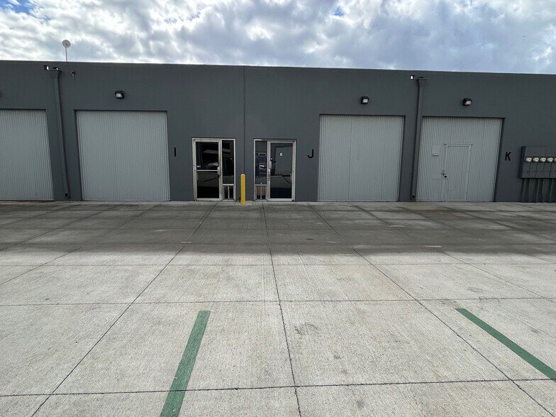 15601 Producer Ln, Huntington Beach, CA à louer - Photo de l’immeuble – Image 2 sur 8