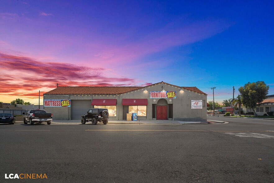 2300 Eye St, Bakersfield, CA à vendre - Photo de l’immeuble – Image 2 sur 8