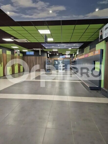 Local commercial dans Reims à louer - Photo de l’immeuble – Image 1 sur 5