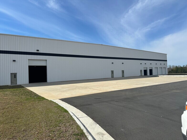233 Cane Creek Parkway, Ringgold, VA à louer - Photo de l’immeuble – Image 2 sur 3