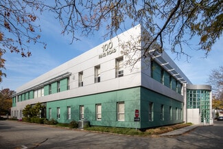 Plus de détails pour 100 Ring Rd W, Garden City, NY - Bureau à louer