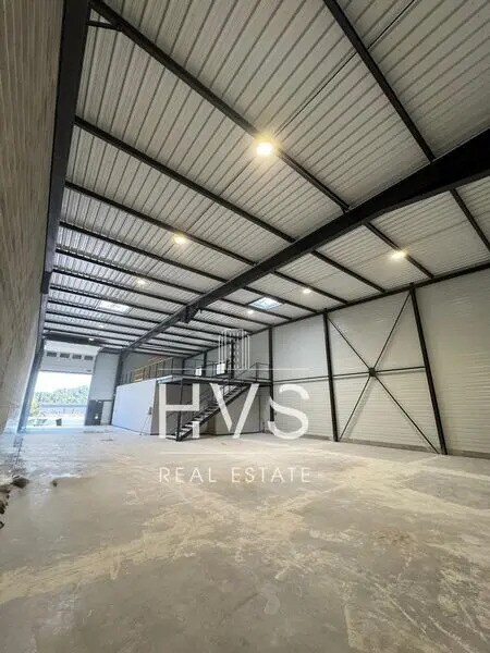 Plus de détails pour Local d'activités à louer