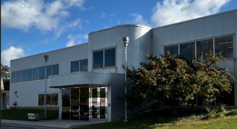 555 Pond Dr, Wood Dale, IL à louer - Photo de l’immeuble – Image 1 sur 6