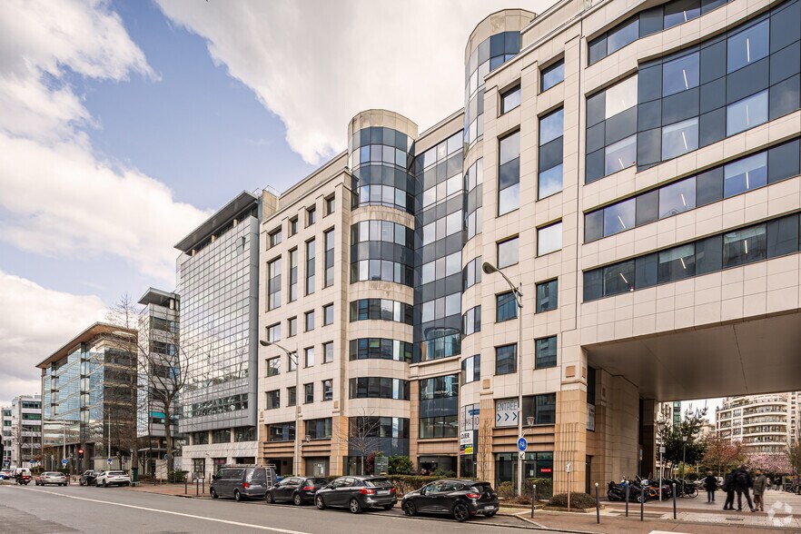 19-27 Rue Camille Desmoulins, Issy-les-Moulineaux à louer - Photo de l’immeuble – Image 2 sur 7