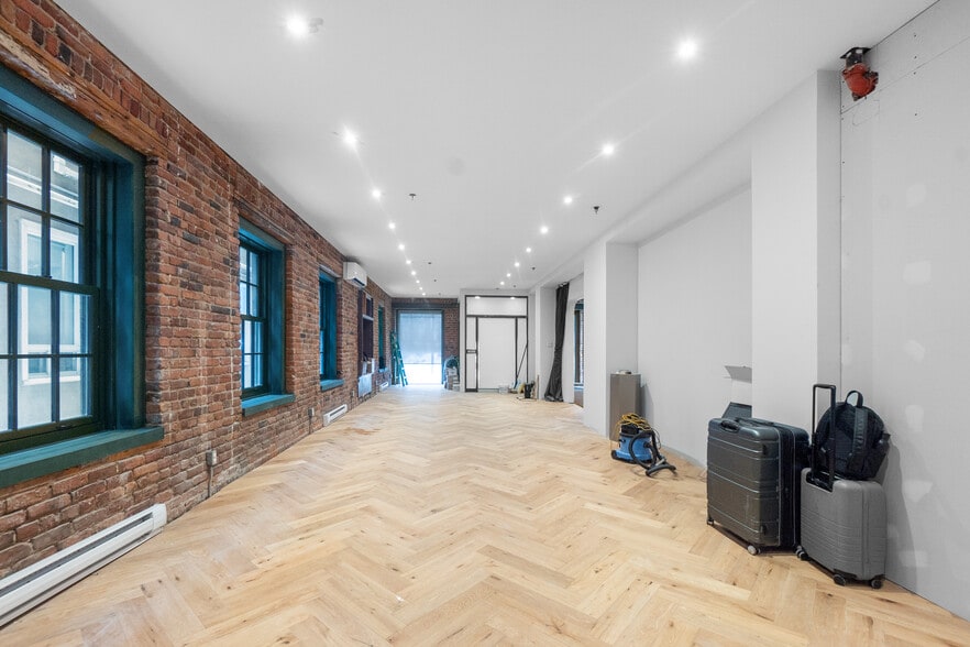 754-762 Rue Saint-Paul O, Montréal, QC à louer - Photo principale – Image 1 sur 18