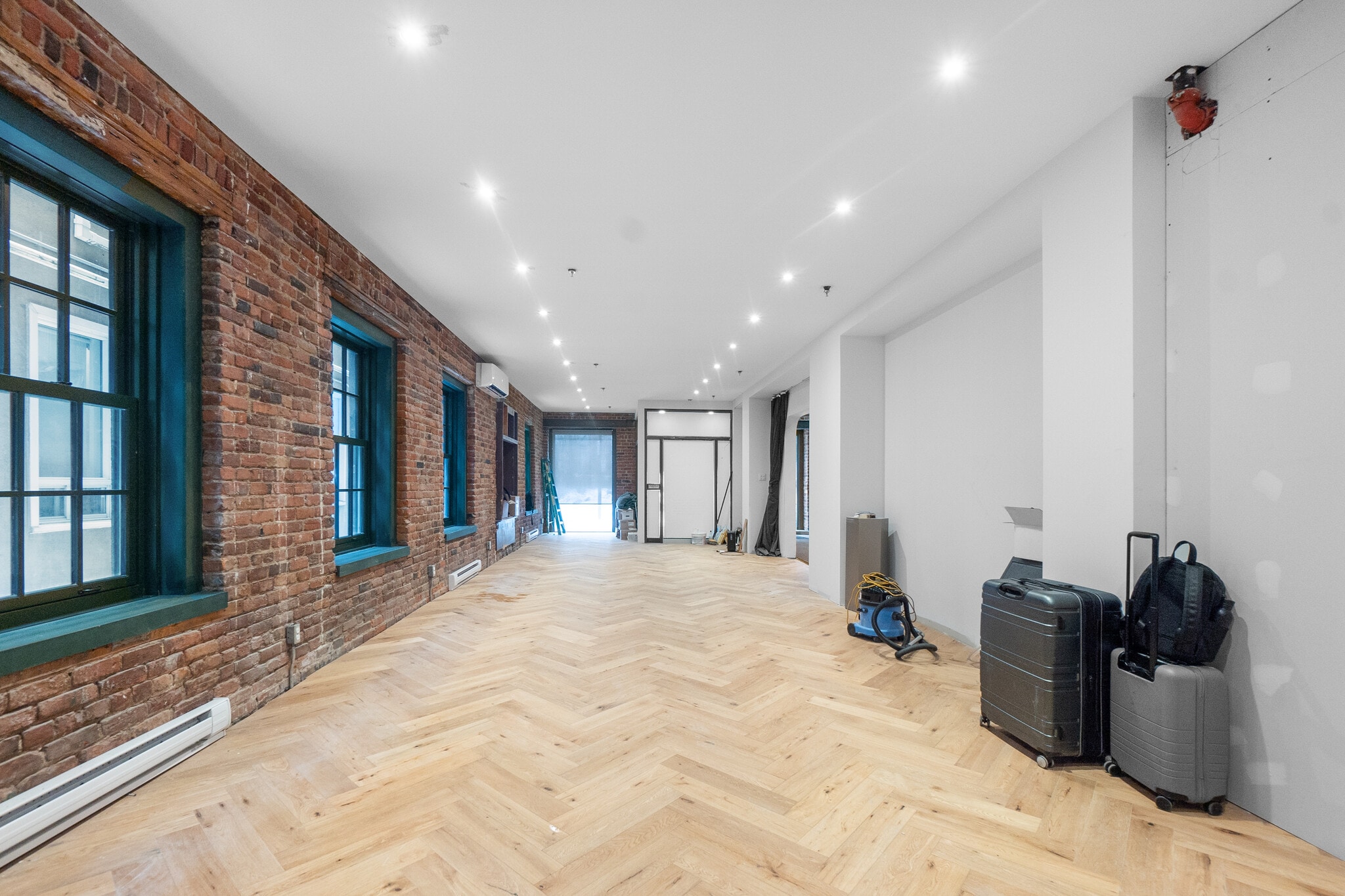 754-762 Rue Saint-Paul O, Montréal, QC à louer Photo principale– Image 1 sur 19
