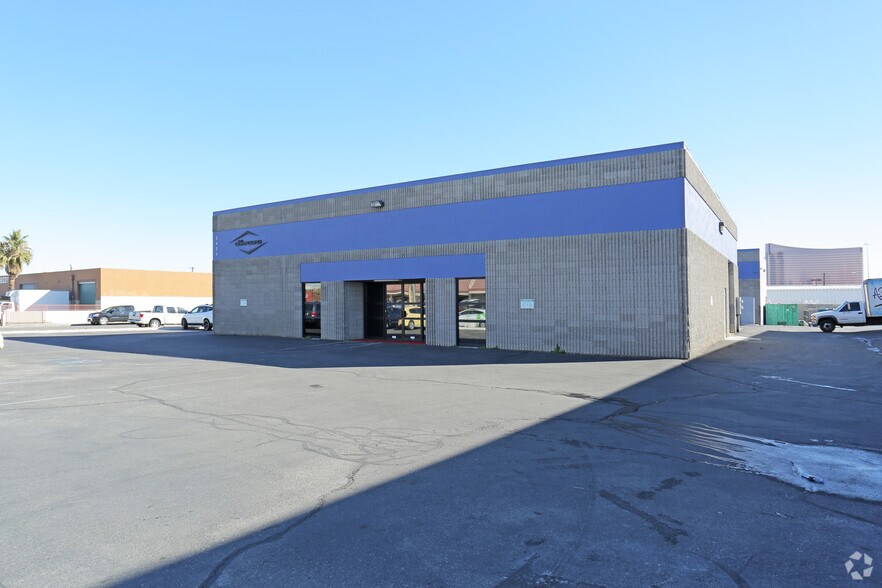 3430 Polaris Ave, Las Vegas, NV à vendre - Photo de l’immeuble – Image 2 sur 11