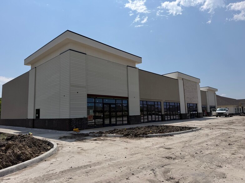 390 Woodcreek Blvd., Fate, Texas 75132, Fate, TX à louer - Photo de l’immeuble – Image 2 sur 8