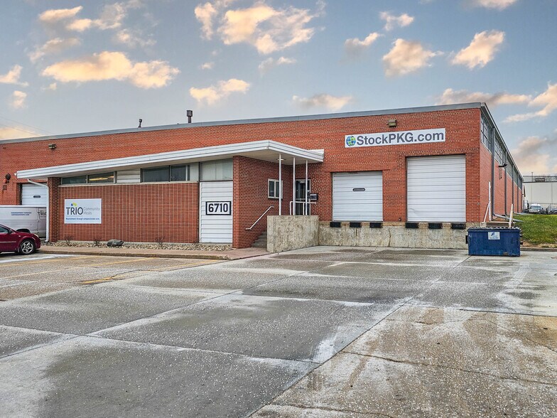 6710 L St, Omaha, NE à vendre - Photo de l’immeuble – Image 1 sur 11