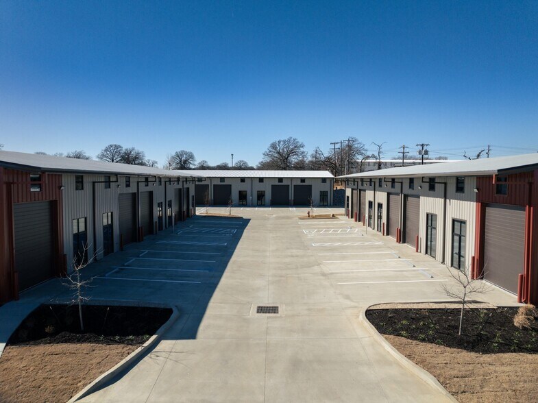 108 E Pointe Dr, Weatherford, TX à louer - Photo de l’immeuble – Image 3 sur 13