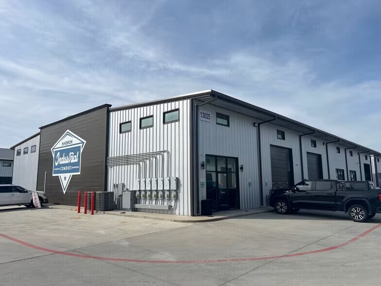 13015 Harmon Rd, Fort Worth, TX à louer - Photo de l’immeuble – Image 2 sur 3