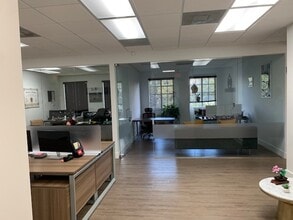 12955 SW 132nd St, Miami, FL à louer Photo intérieure– Image 2 sur 8