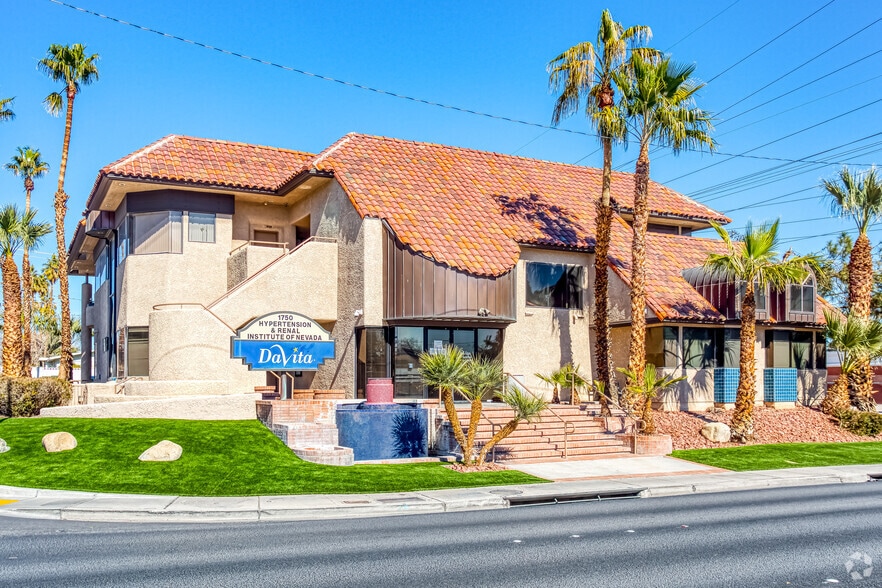 1750 E Desert Inn Rd, Las Vegas, NV à louer - Photo principale – Image 1 sur 15