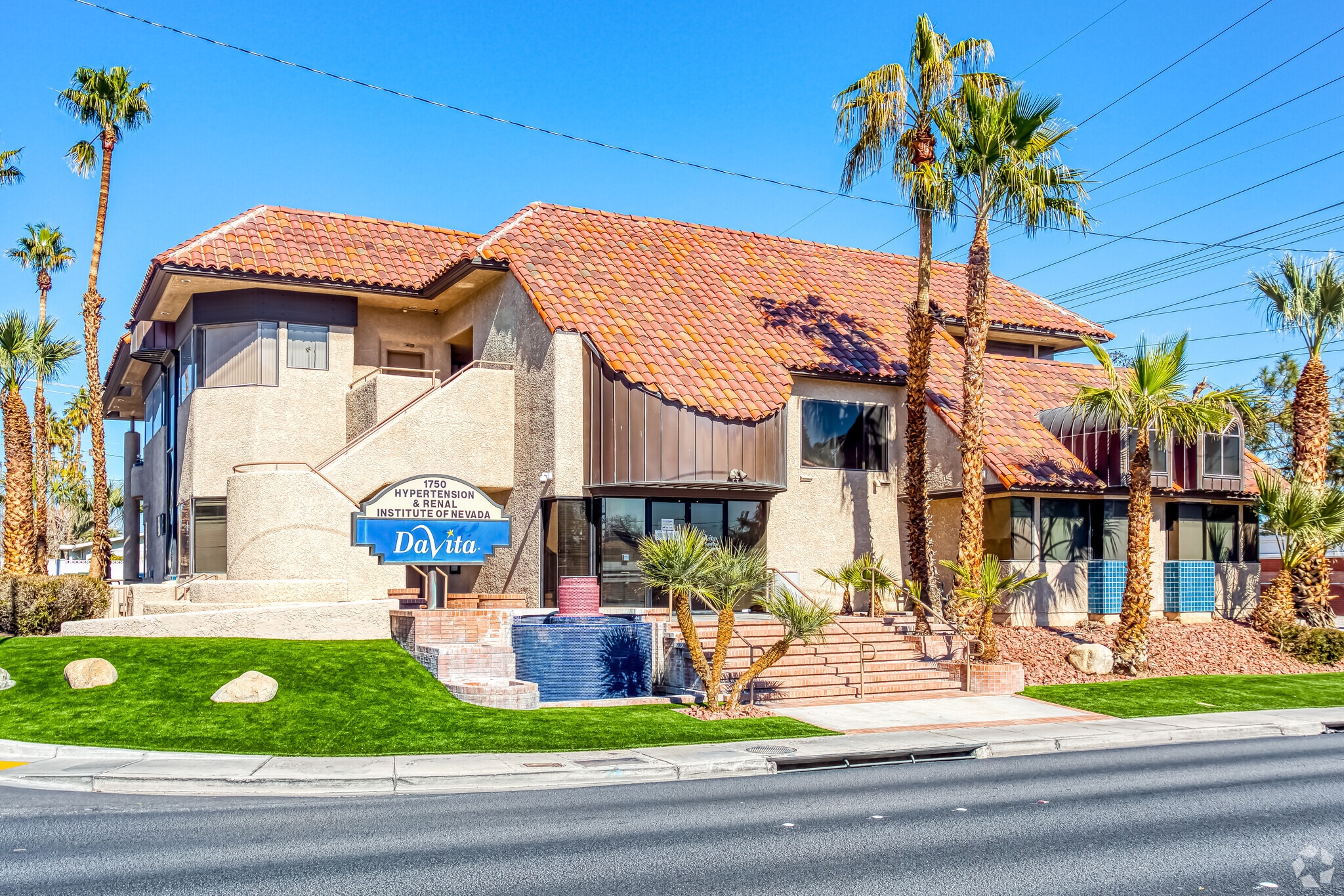 1750 E Desert Inn Rd, Las Vegas, NV à louer Photo principale– Image 1 sur 16