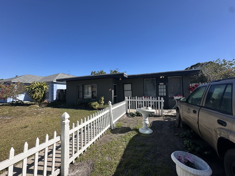 2812 41st Ave N, Lealman, FL à vendre - Photo de l’immeuble – Image 3 sur 4
